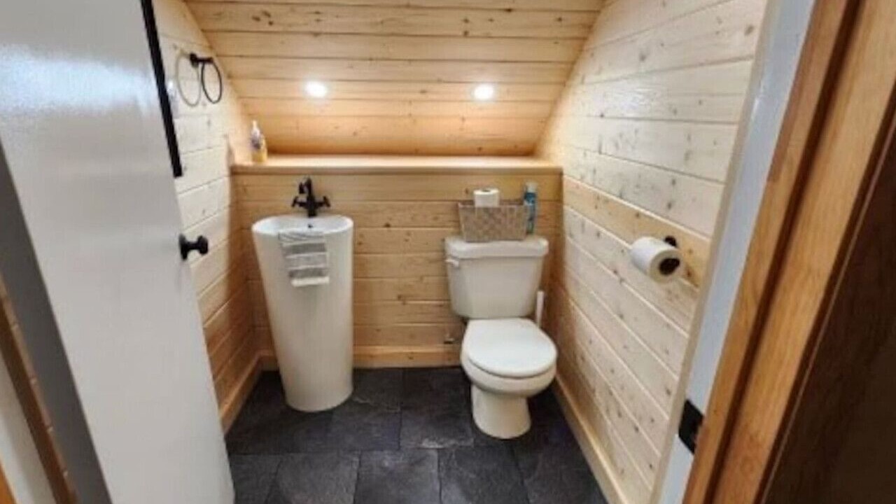 Photo of Bathroom in Island Park