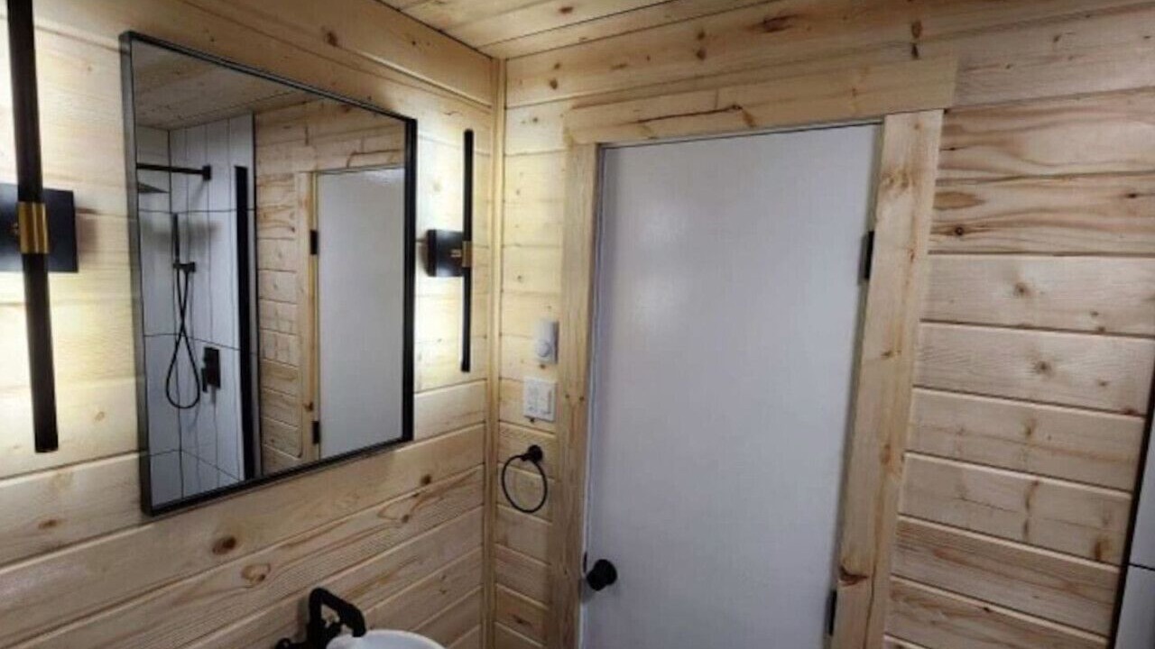 Photo of Bathroom in Island Park