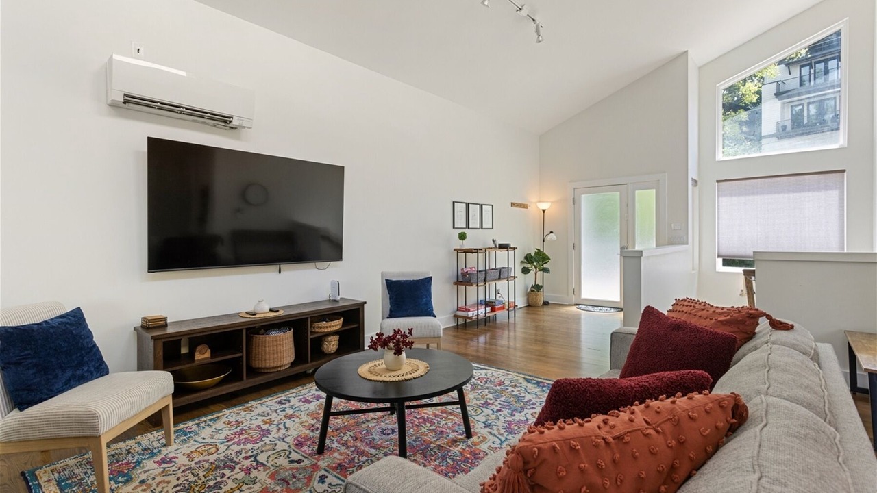 Photo of Livingroom in Northside