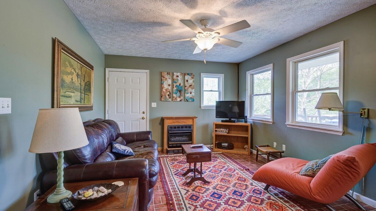 Photo of Livingroom in Mendota