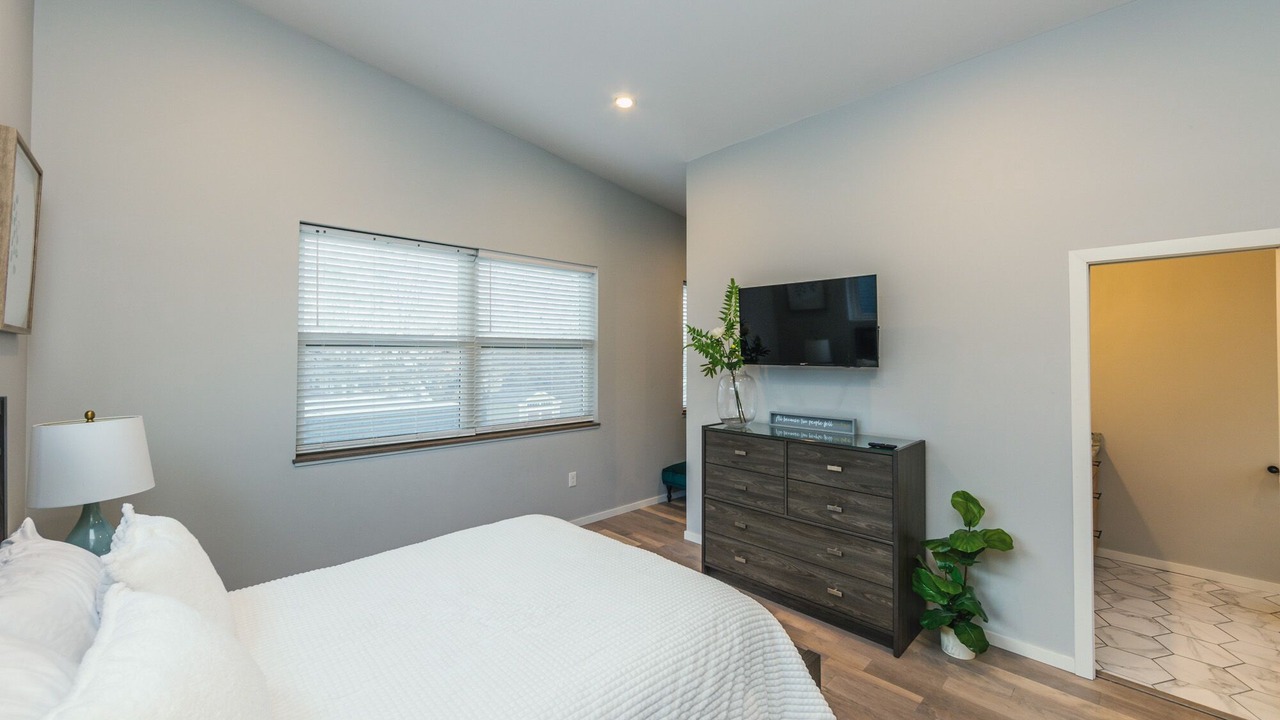 Photo of Bedroom in Detroit - Shoreway