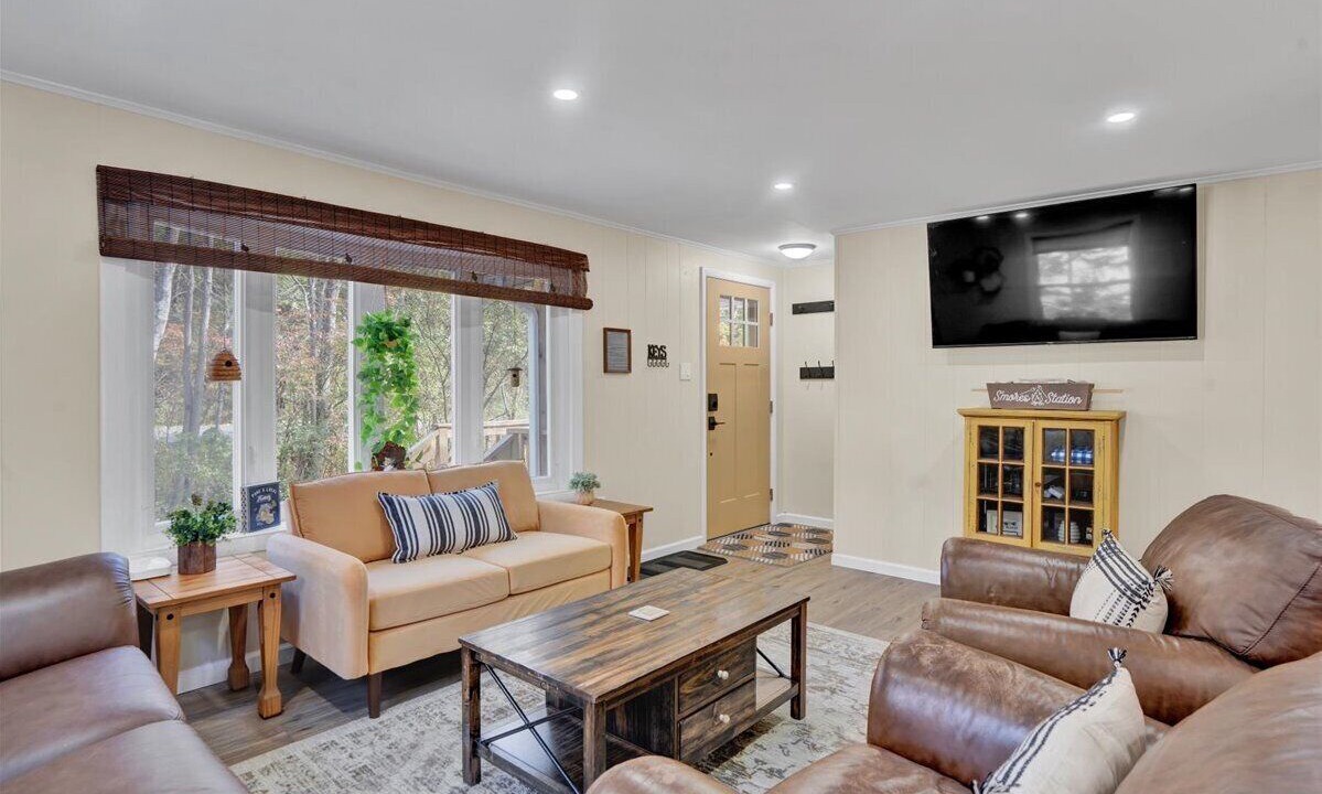 Photo of Livingroom in Tobyhanna