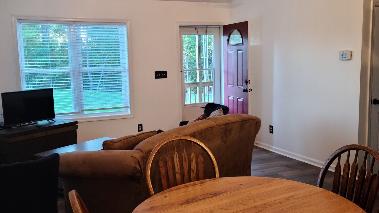 Photo of Bedroom in Hood