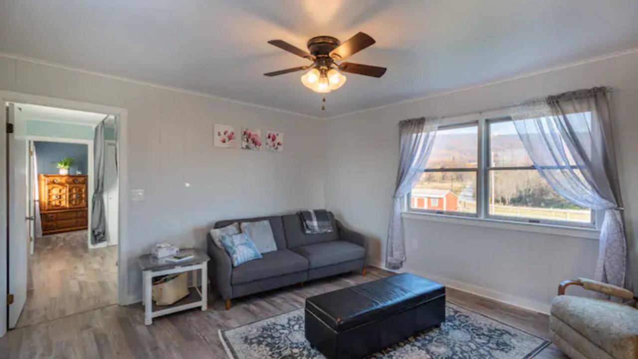 Photo of Livingroom in Cedarhurst