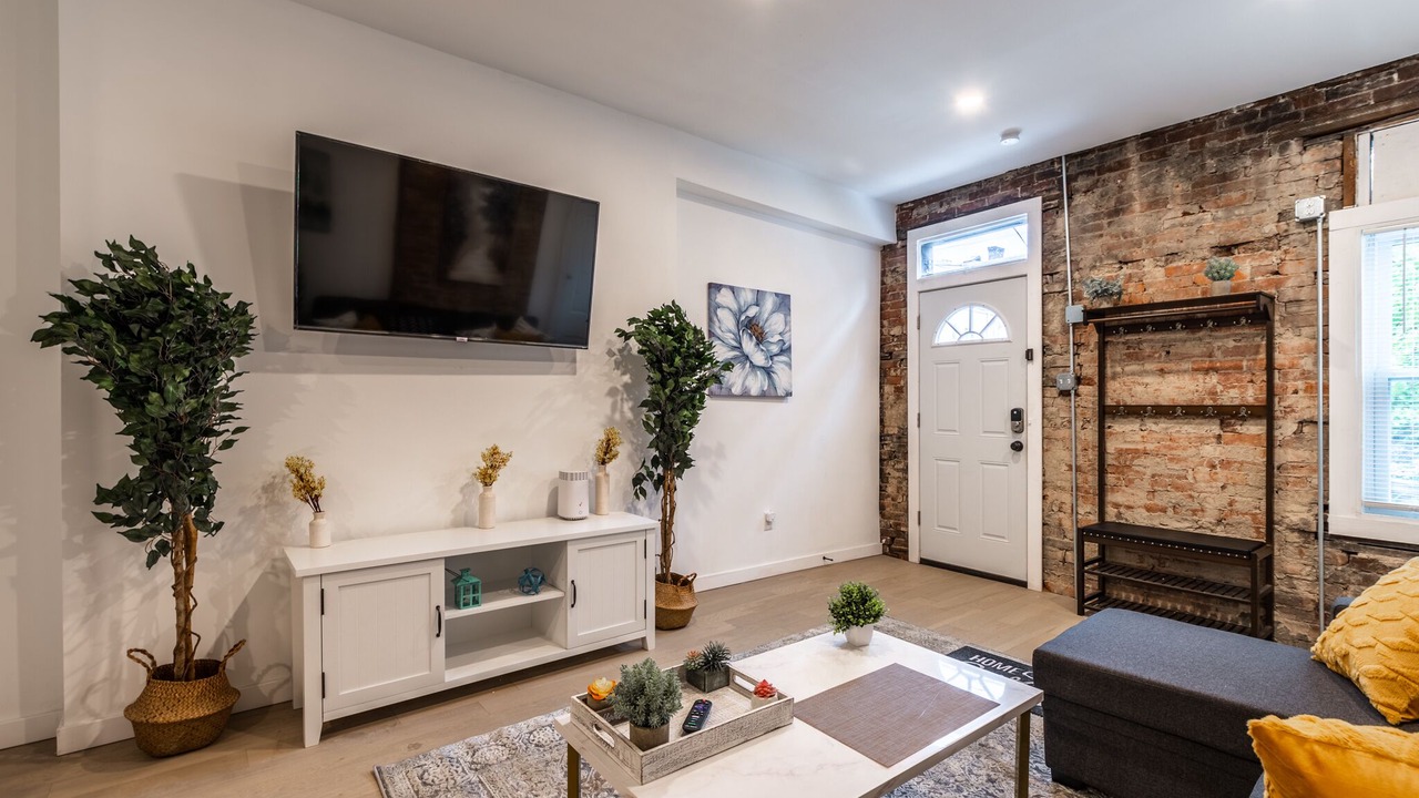 Photo of Livingroom in South Side Slopes