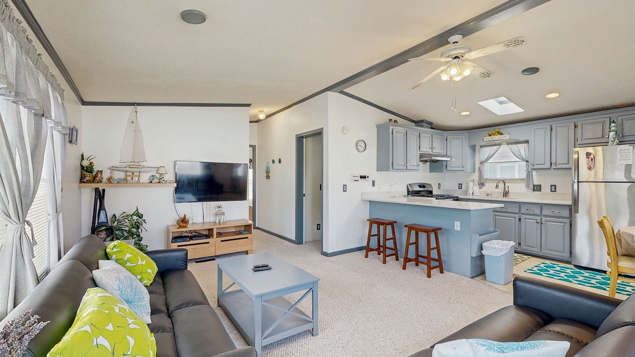 Photo of Livingroom in Assateague Pointe