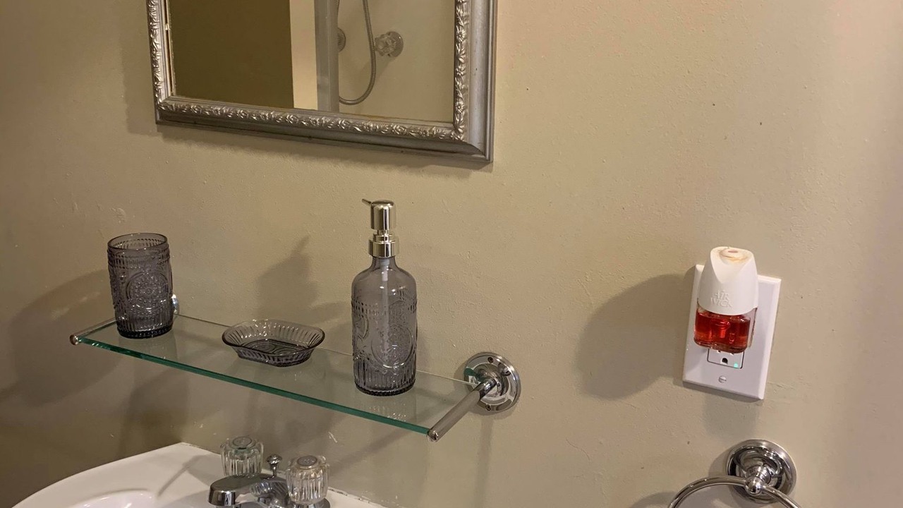 Photo of Bathroom in Bean Station