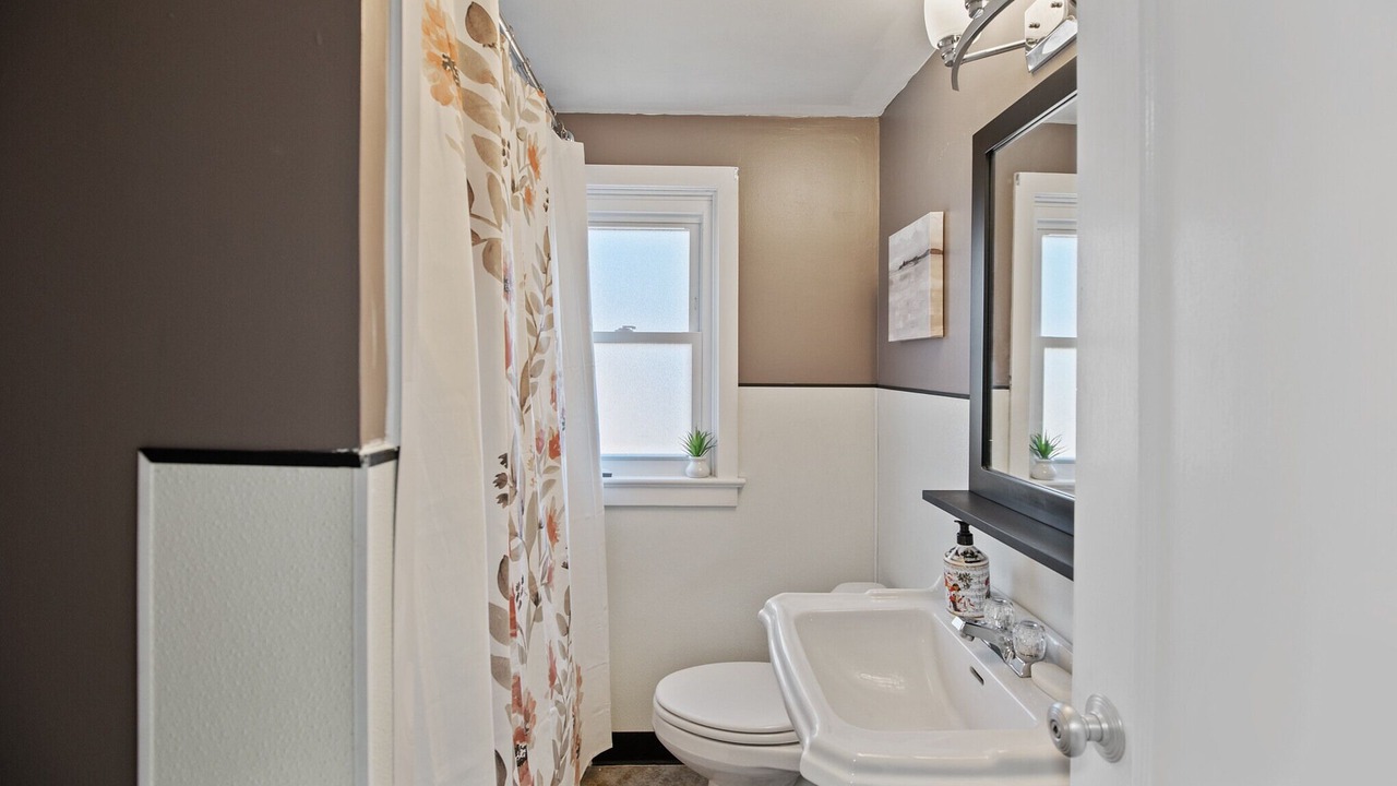 Photo of Bathroom in Palmyra