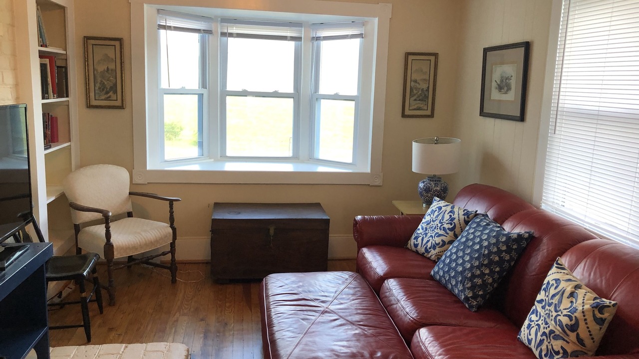 Photo of Livingroom in Etlan