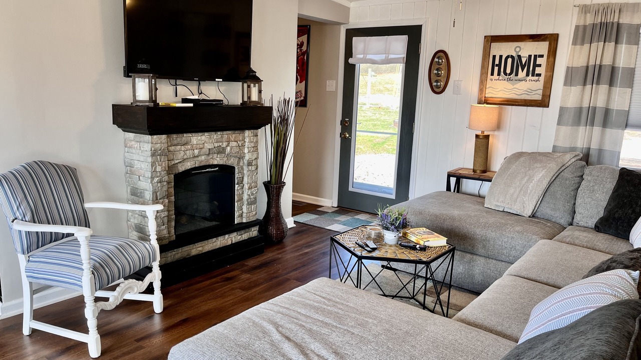 Photo of Livingroom in Hillsboro