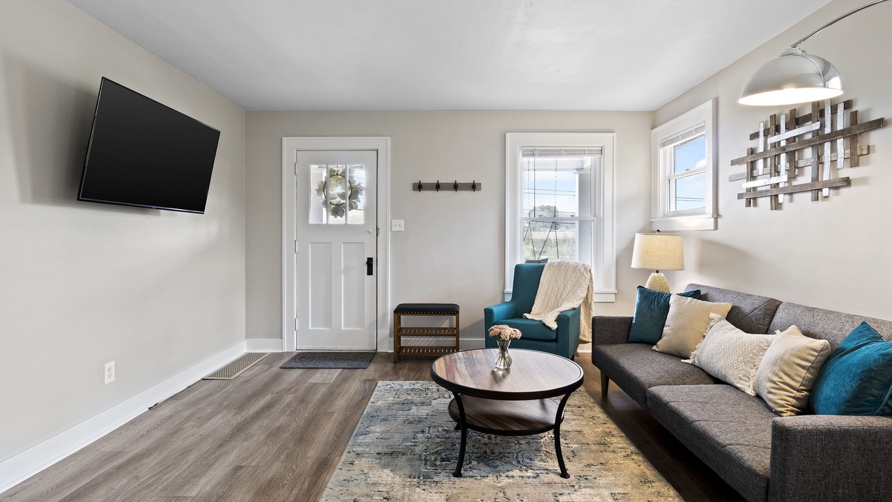 Photo of Livingroom in Warrendale