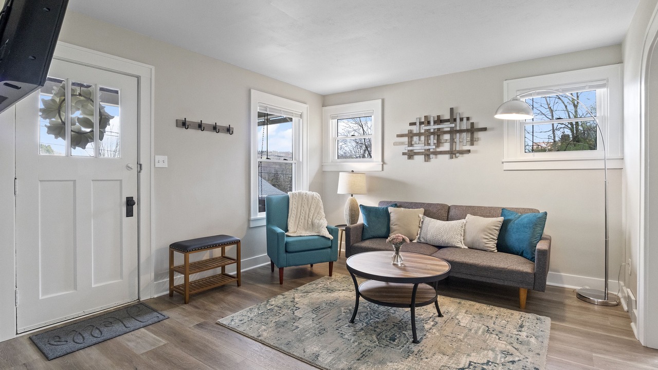 Photo of Livingroom in Warrendale
