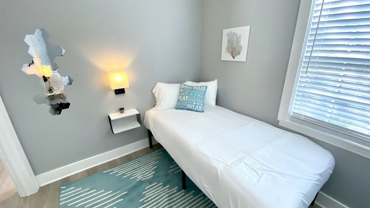 Photo of Bedroom in Calvert Beach-Long Beach
