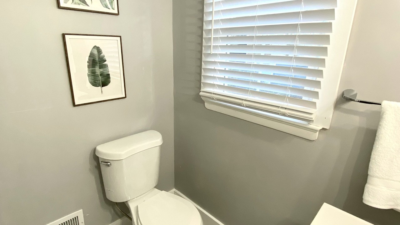 Photo of Bathroom in Calvert Beach-Long Beach