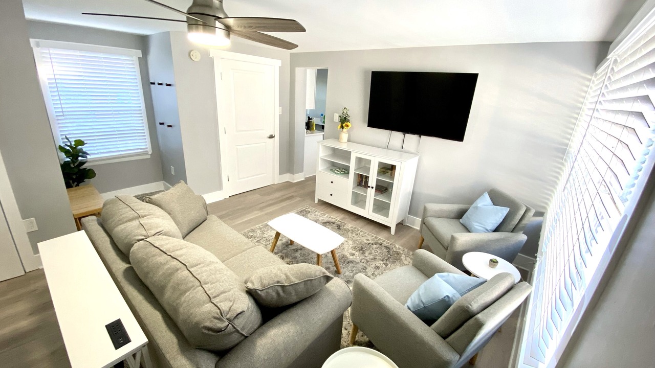 Photo of Livingroom in Calvert Beach-Long Beach