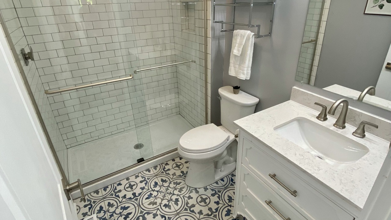 Photo of Bathroom in Calvert Beach-Long Beach