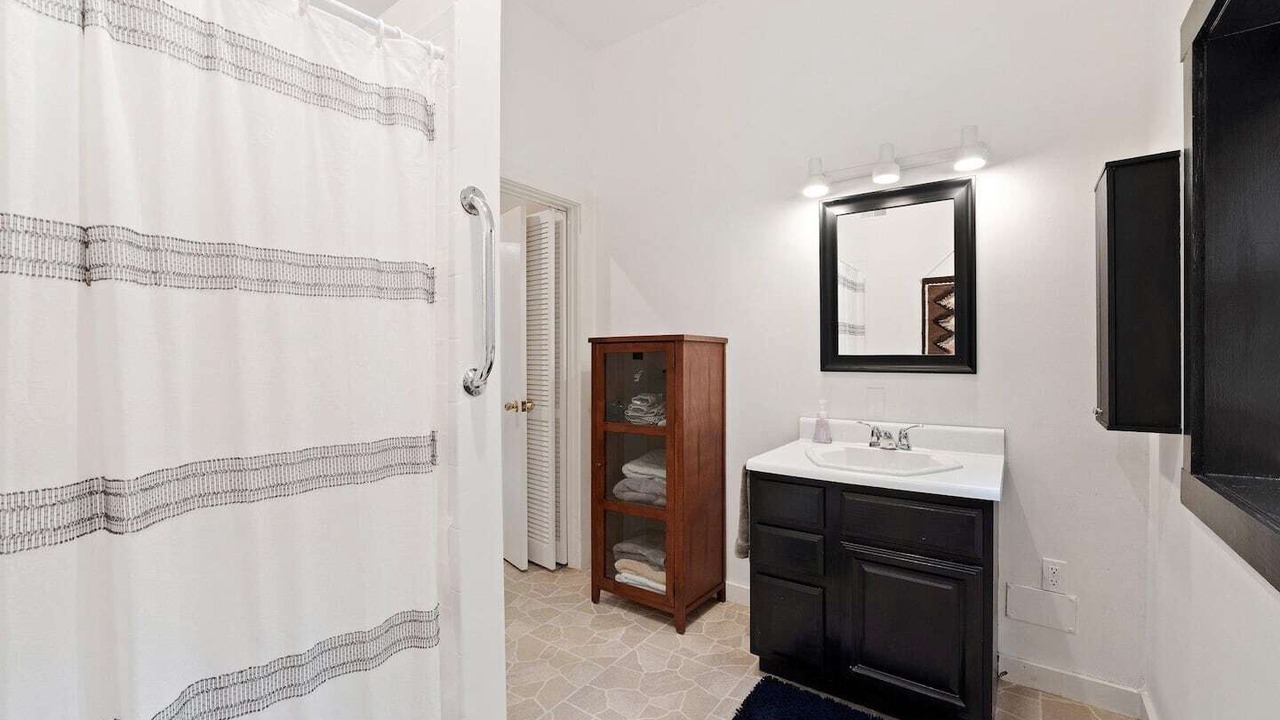 Photo of Bathroom in Kabletown