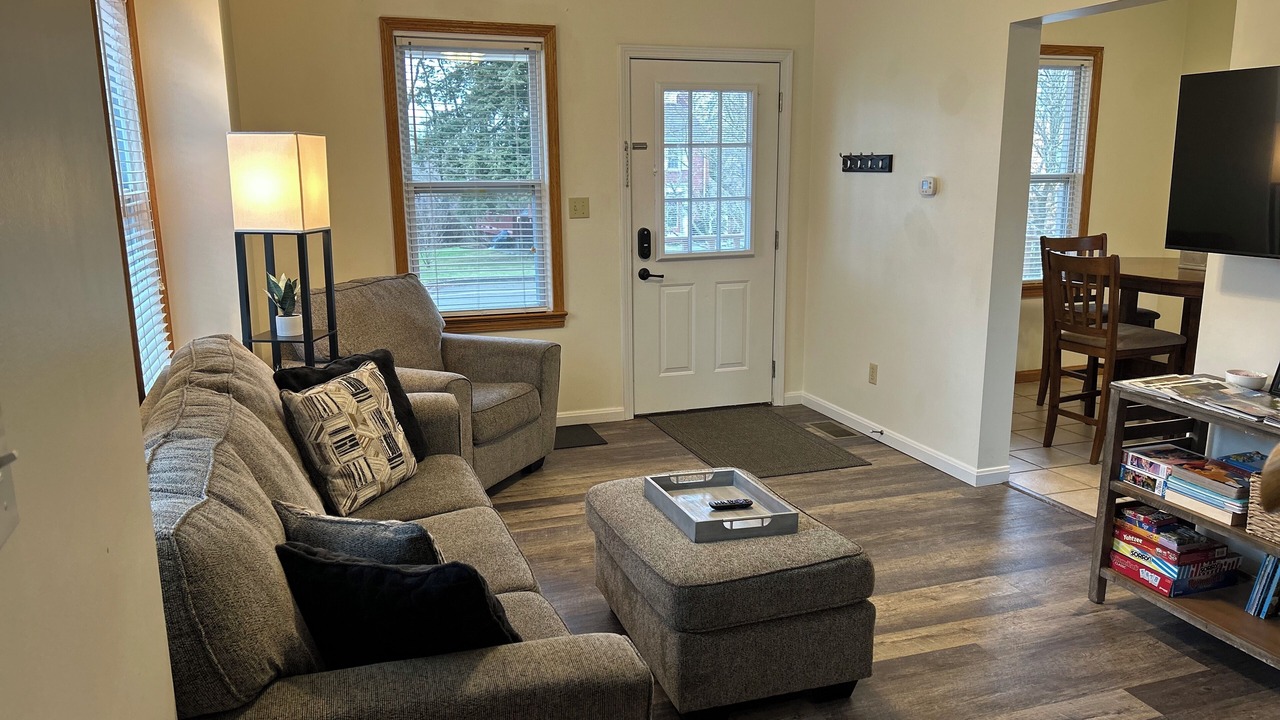 Photo of Livingroom in Grove City