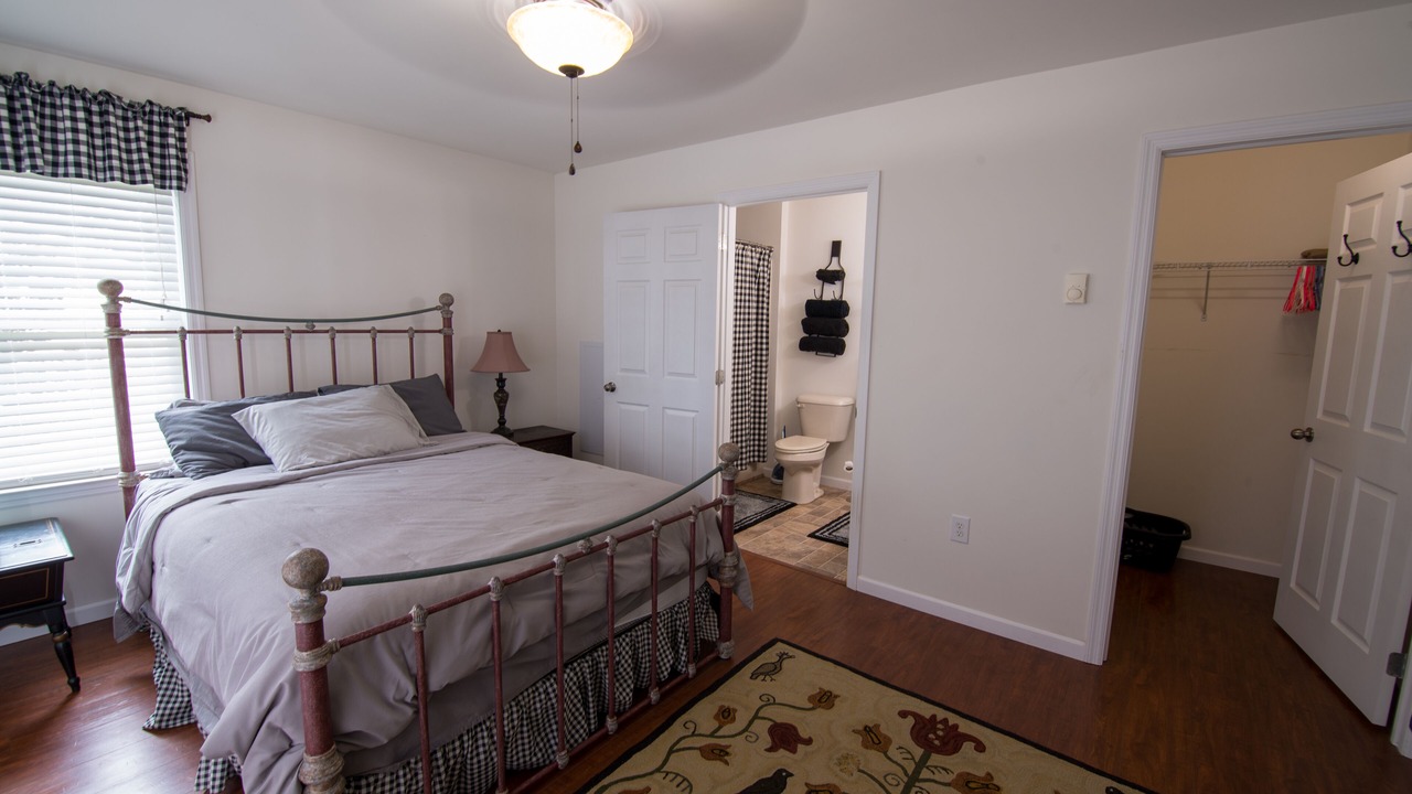 Photo of Bedroom in Lakeside
