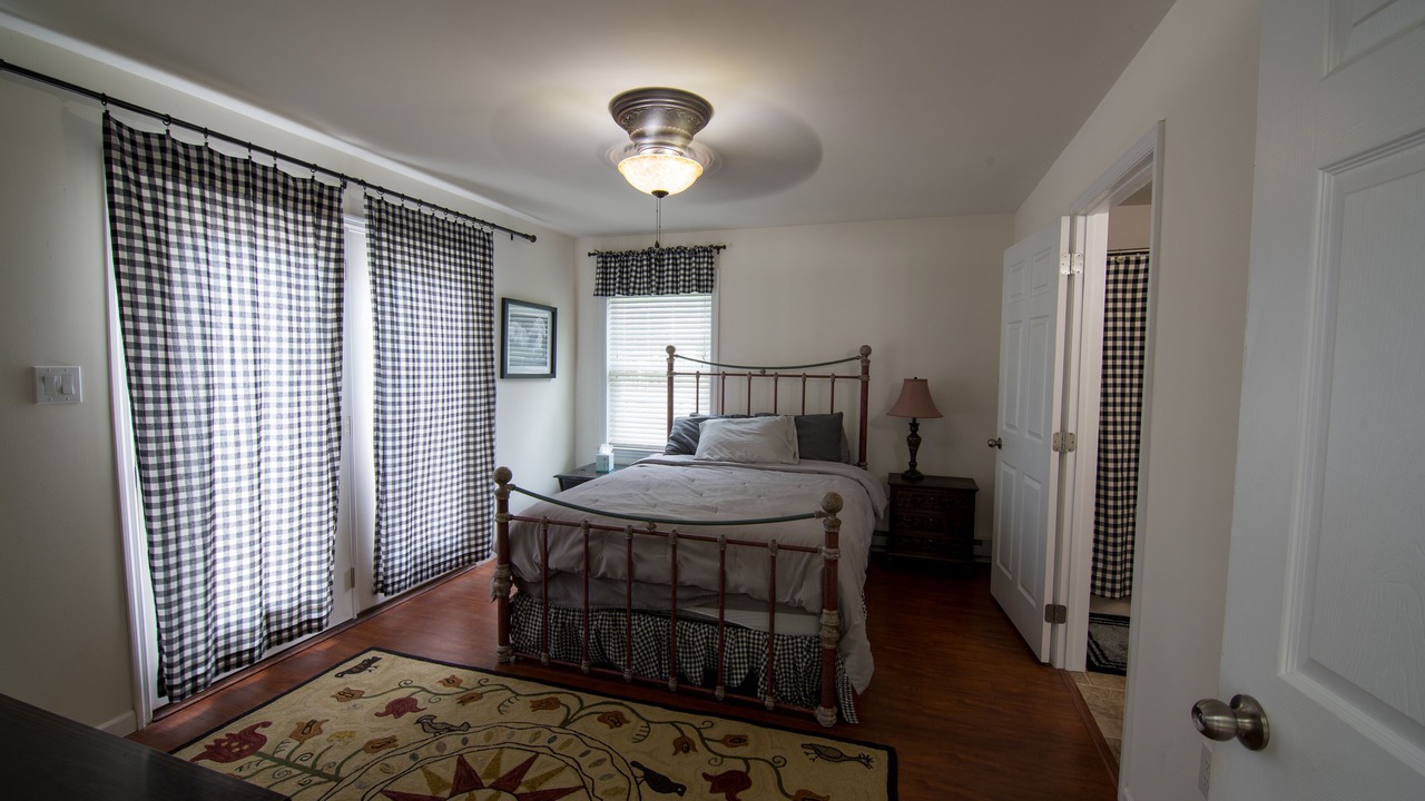 Photo of Bedroom in Lakeside