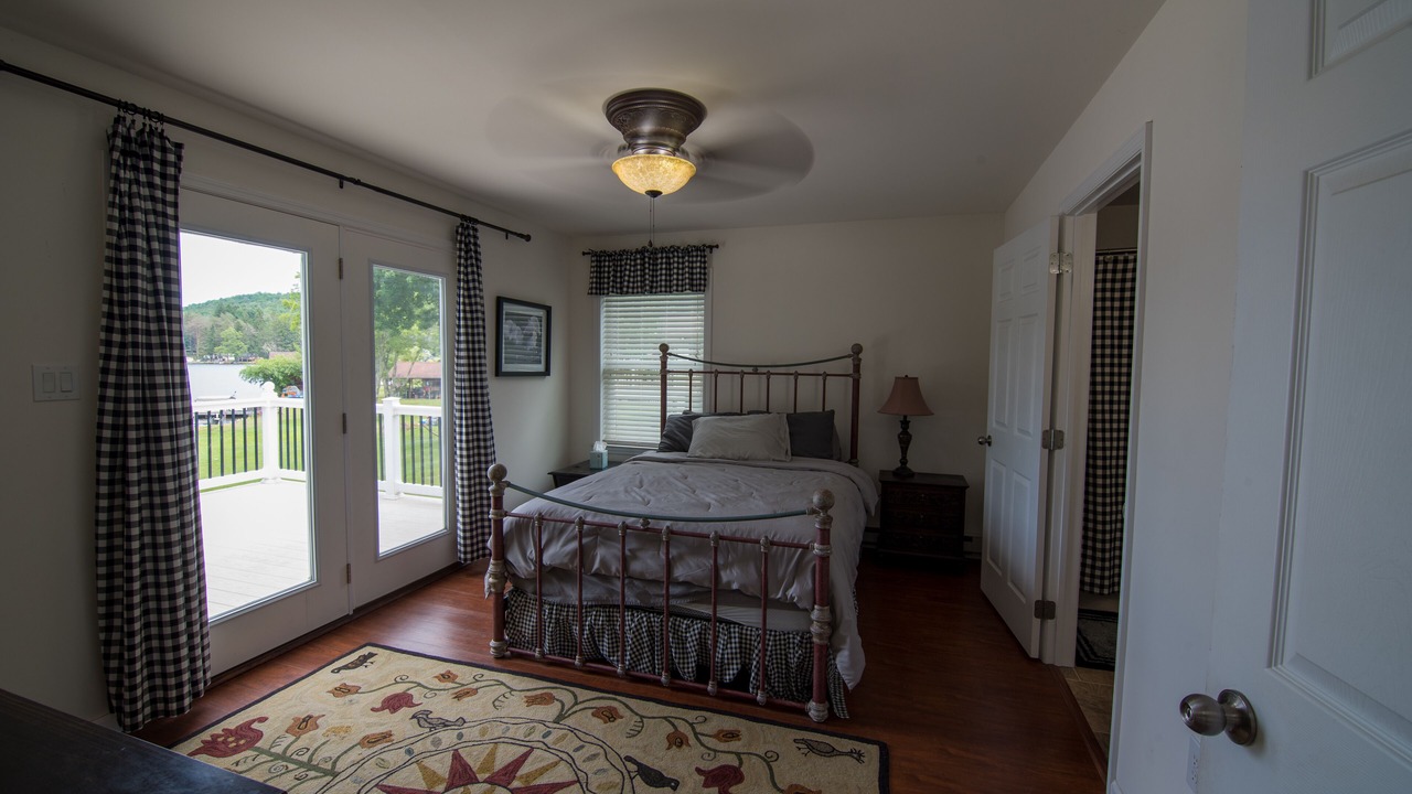 Photo of Bedroom in Lakeside
