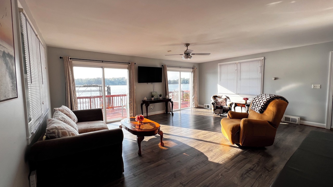 Photo of Livingroom in Colonial Beach