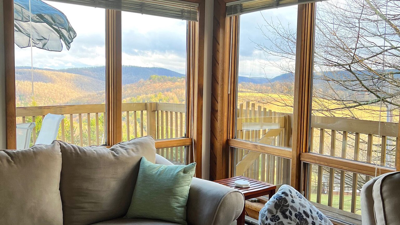 Photo of Livingroom in Galeton