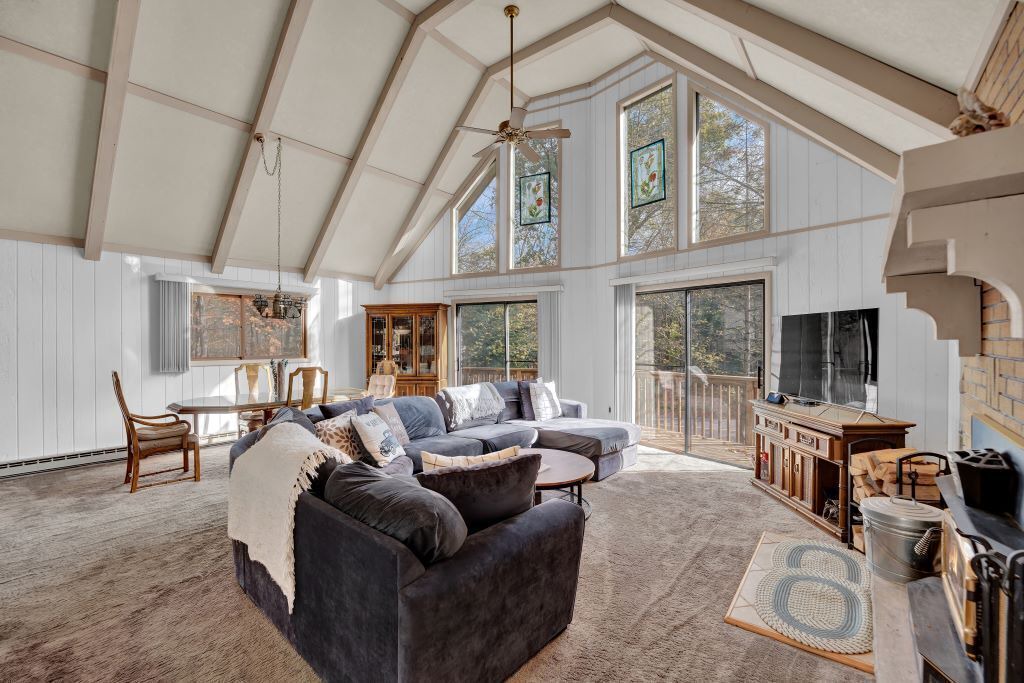 Photo of Livingroom in Paupackan Lake