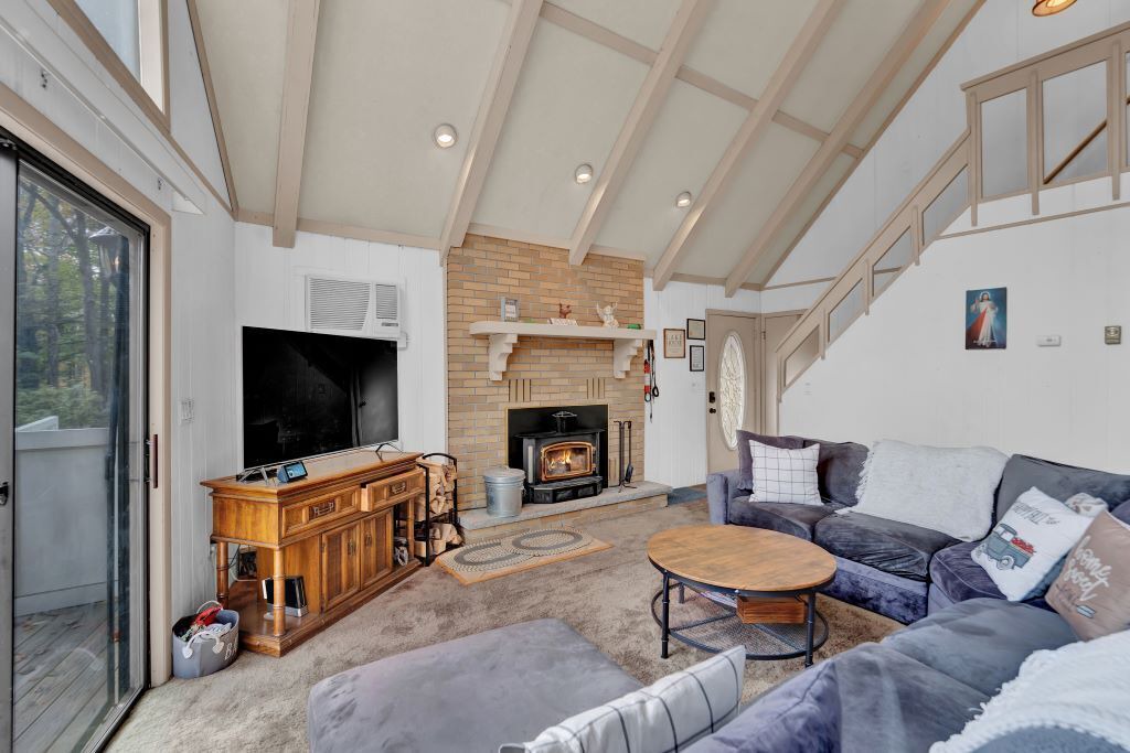 Photo of Livingroom in Paupackan Lake