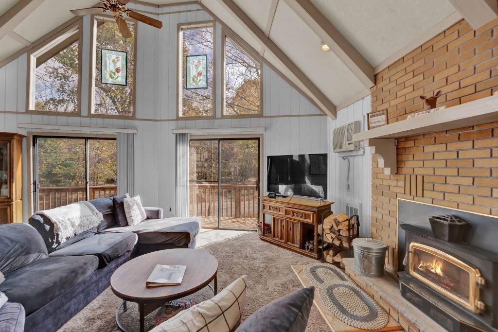 Photo of Livingroom in Paupackan Lake