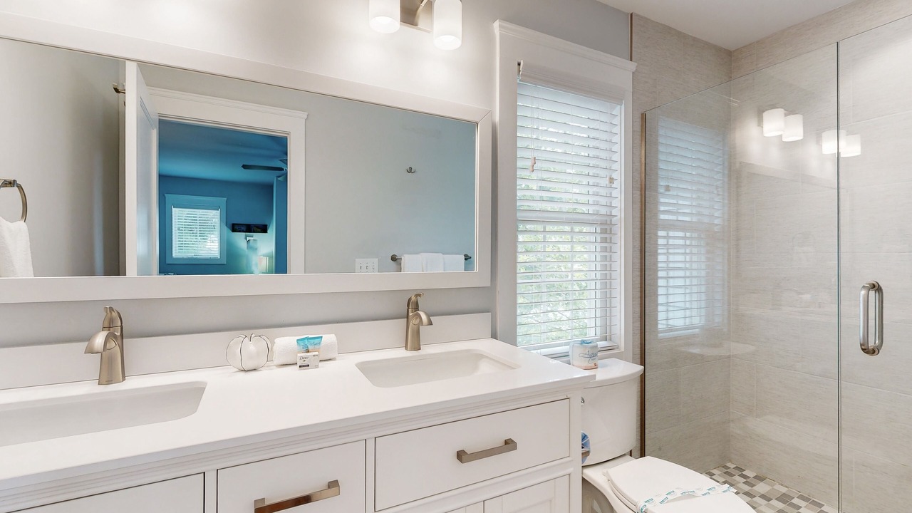 Photo of Bathroom in Country Club Estates