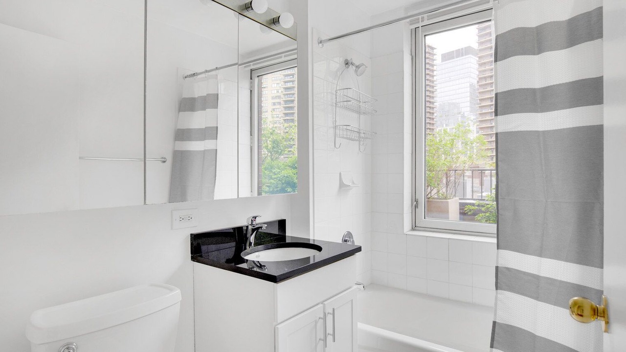 Photo of Bathroom in Lincoln Square