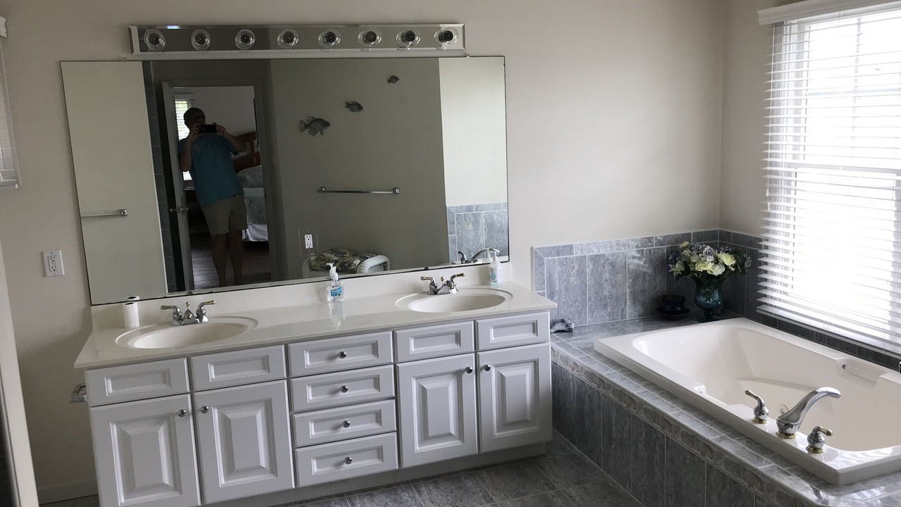 Photo of Bathroom in Avalon