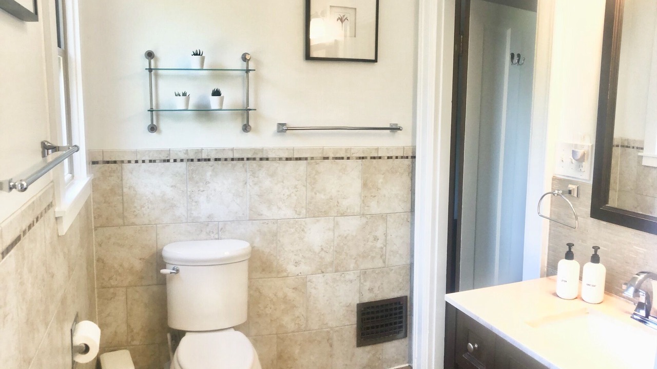 Photo of Bathroom in Roselawn Finance