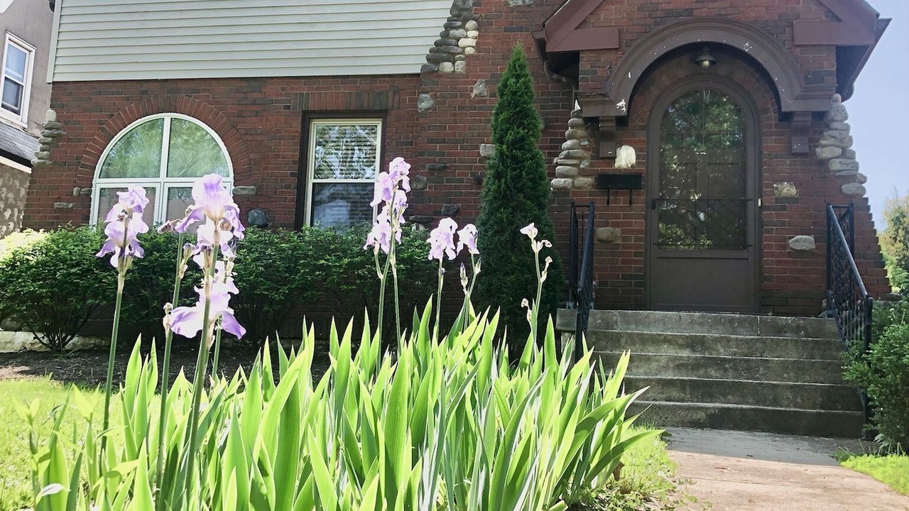 Photo of Outdoor in Roselawn Finance