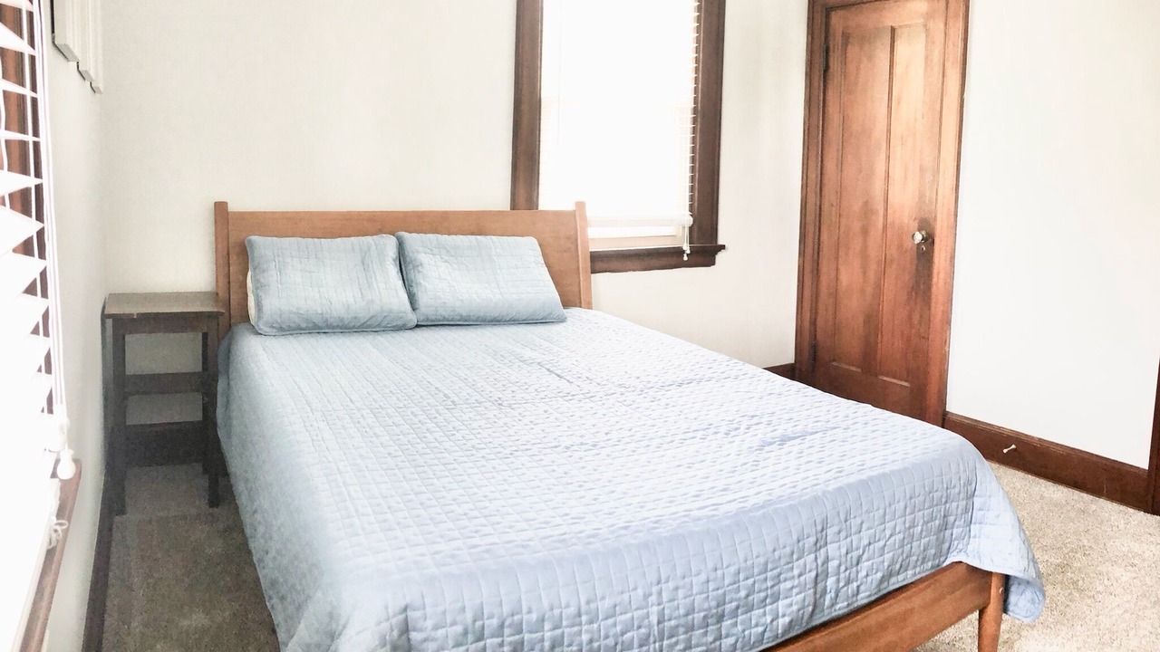Photo of Bedroom in Roselawn Finance