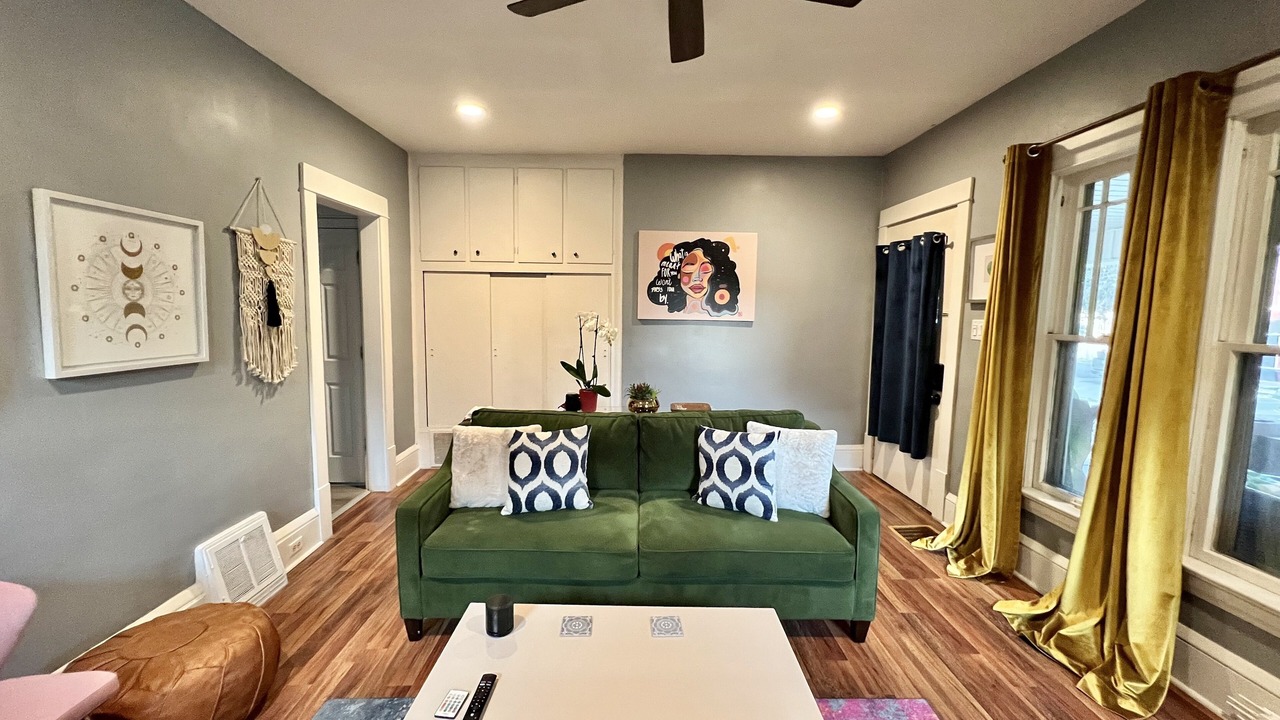 Photo of Livingroom in West Akron