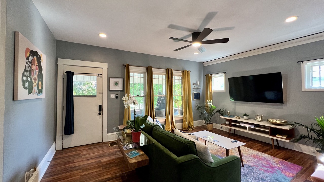 Photo of Livingroom in West Akron