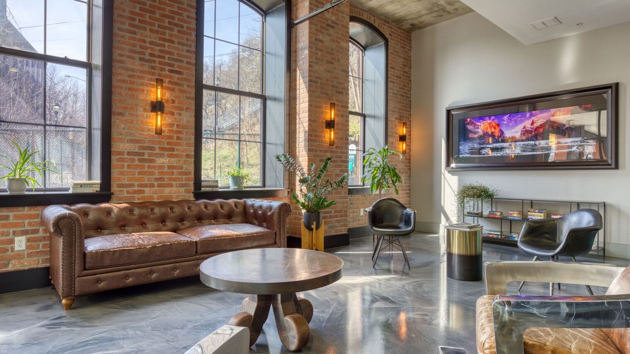 Photo of Livingroom in The Heights