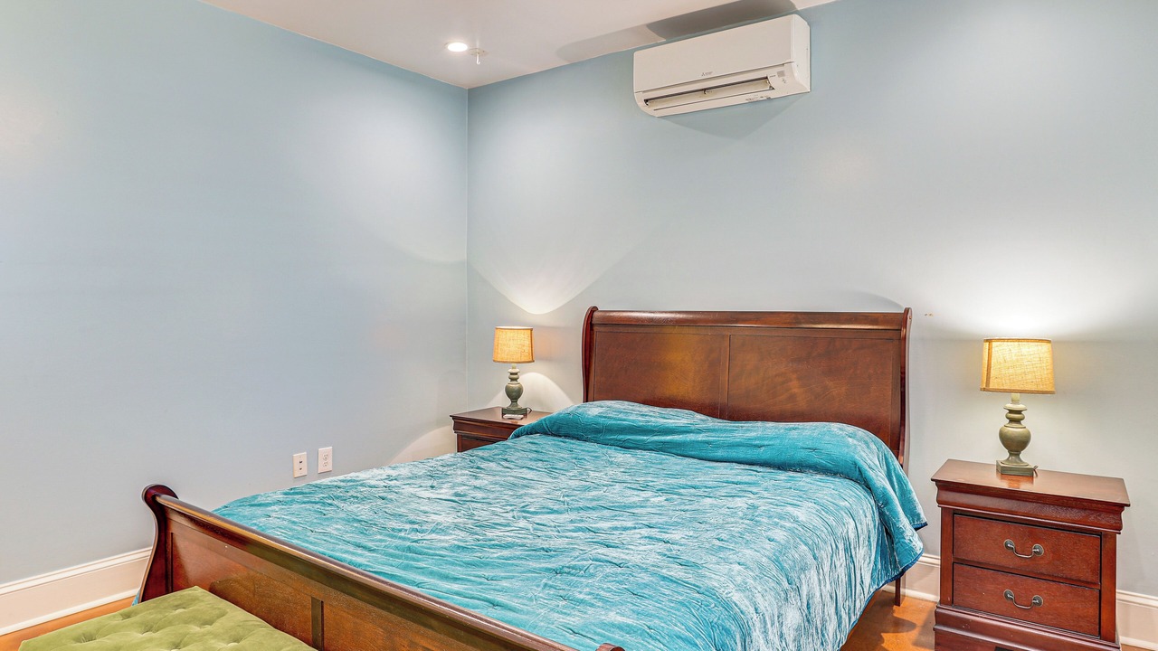 Photo of Bedroom in F. Q. Story