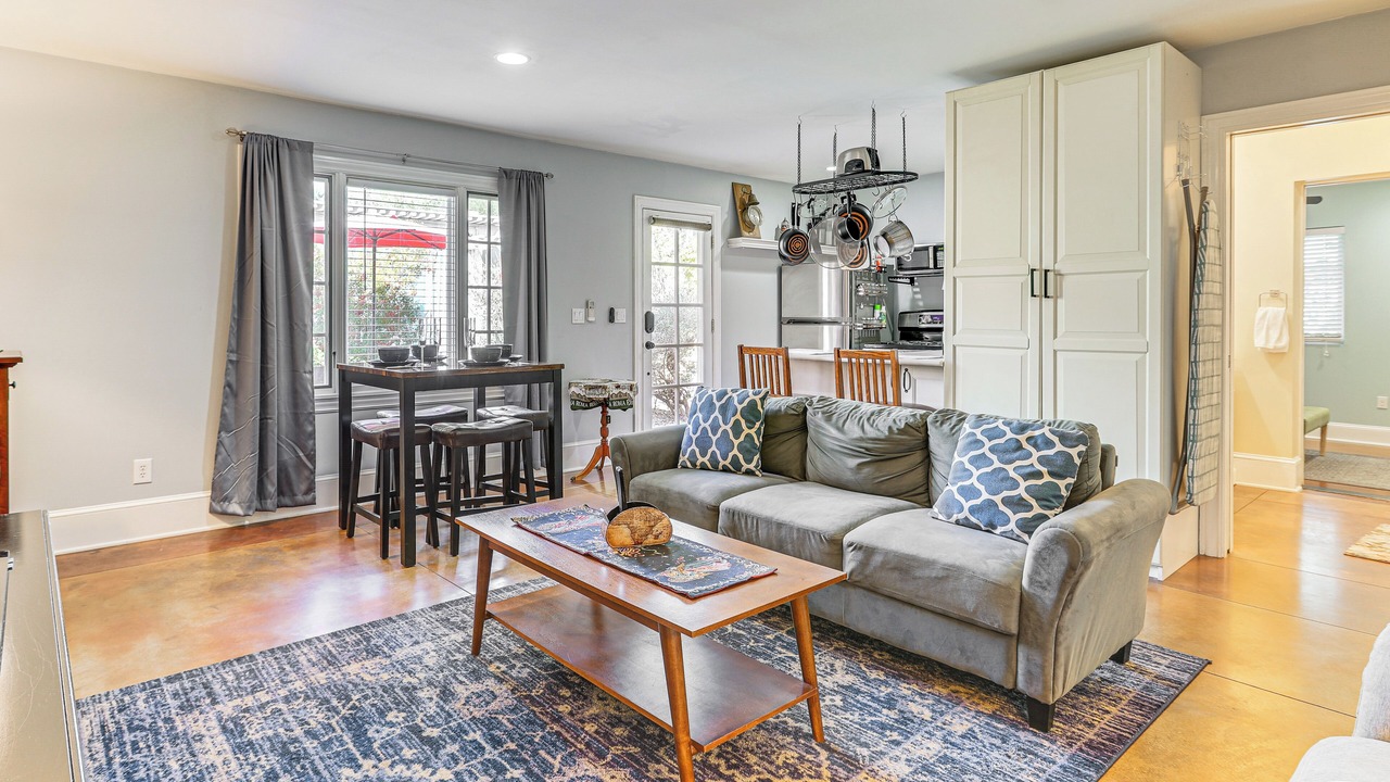 Photo of Livingroom in F. Q. Story