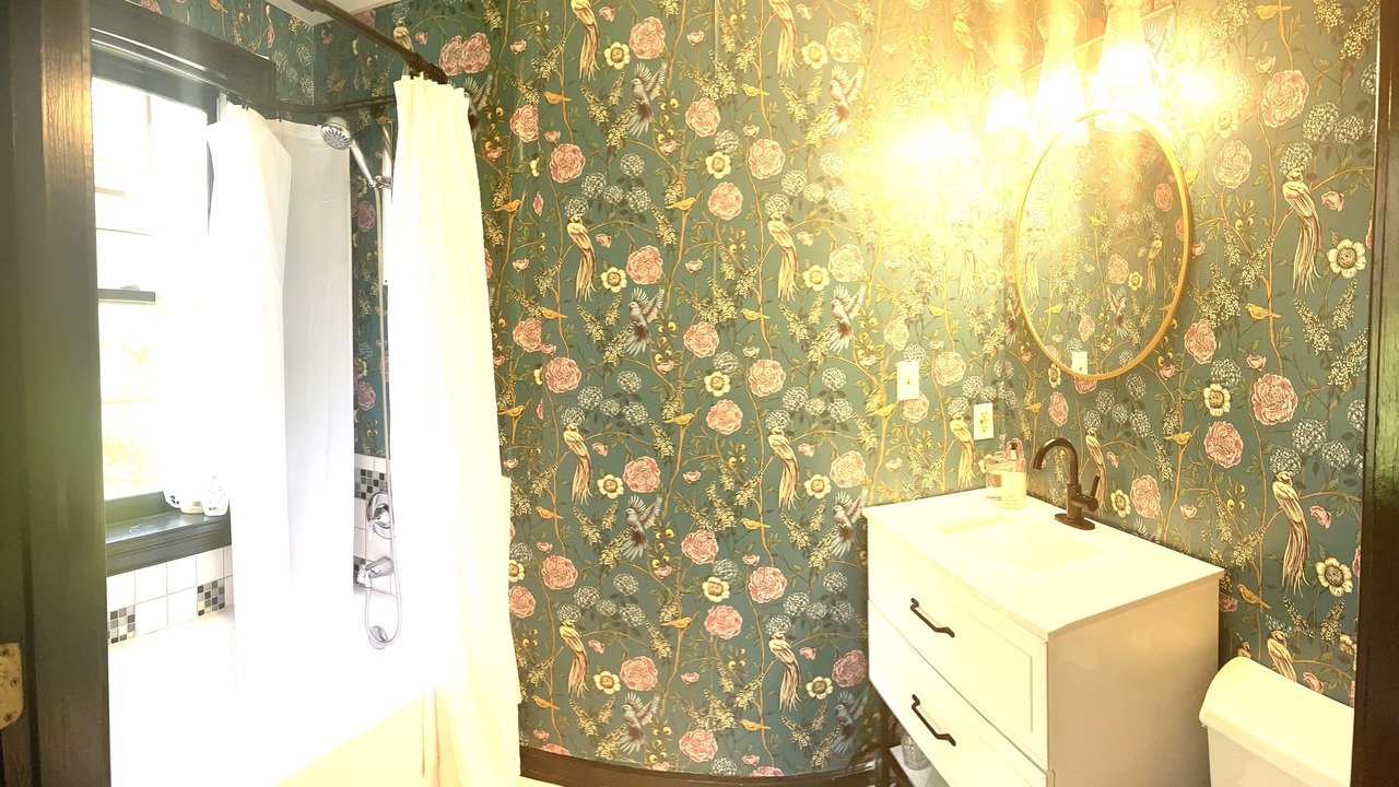 Photo of Bathroom in Lupton City