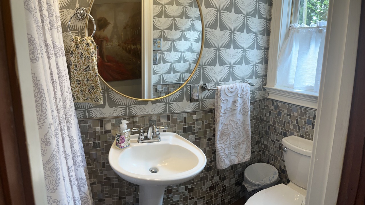 Photo of Bathroom in Lupton City