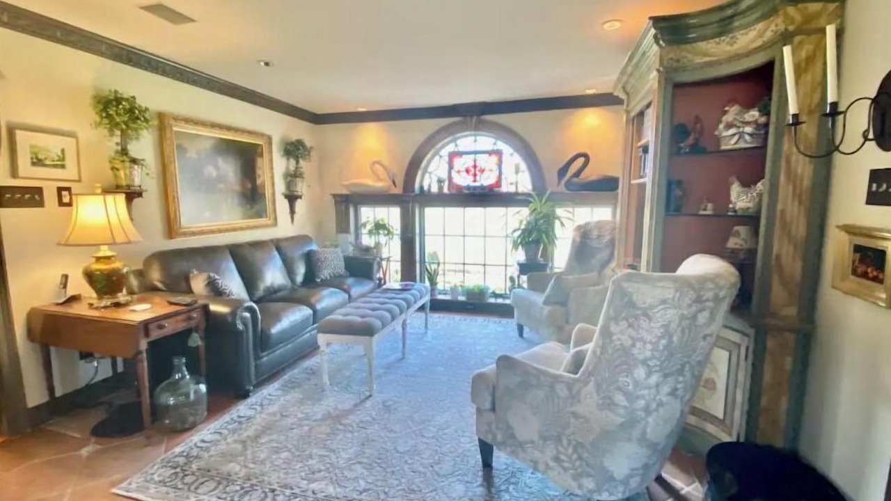 Photo of Livingroom in Newtown