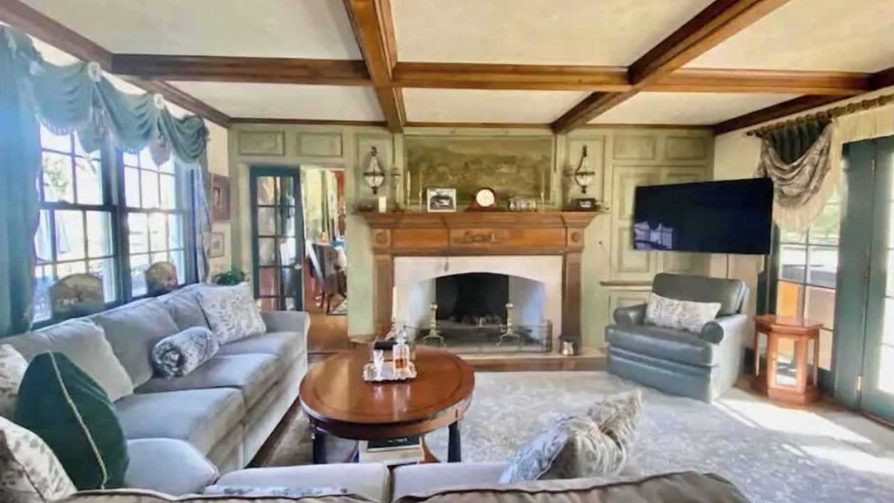 Photo of Livingroom in Newtown