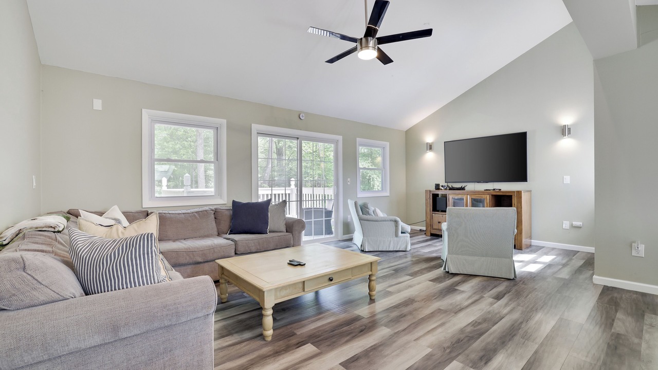 Photo of Livingroom in Wallenpaupauk Lake Estates