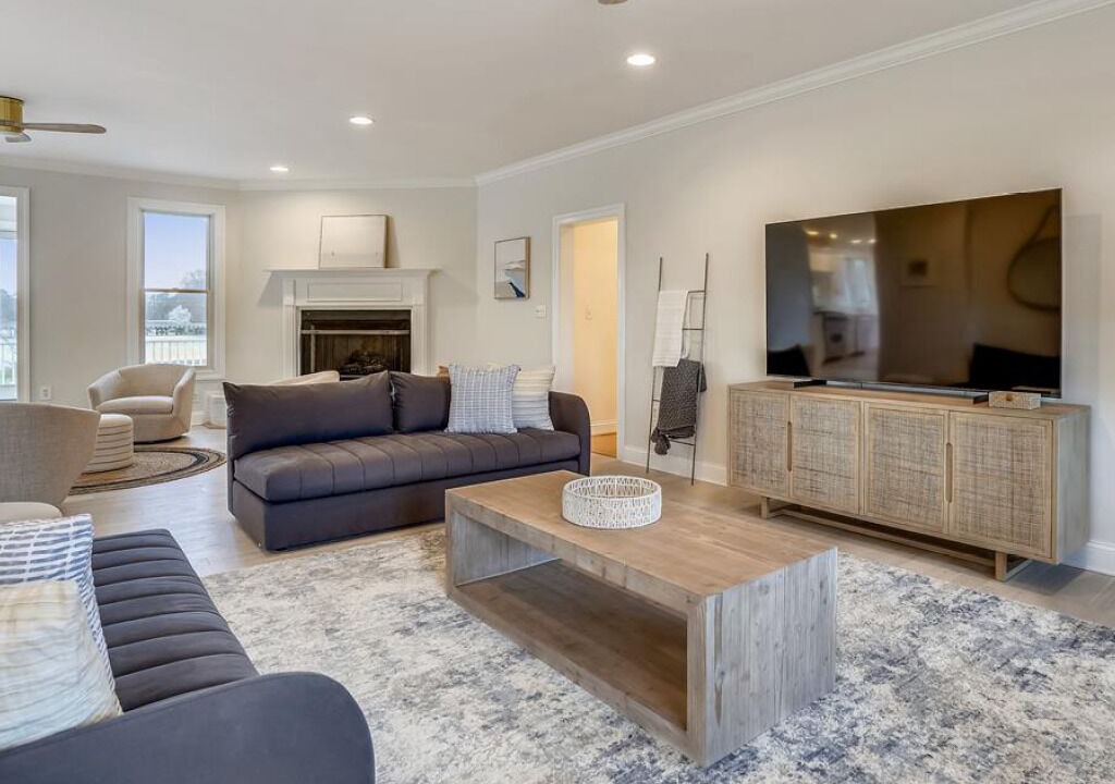 Photo of Livingroom in Unionville