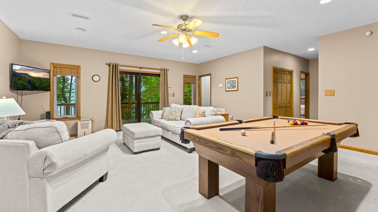 Photo of Livingroom in Sharps Chapel