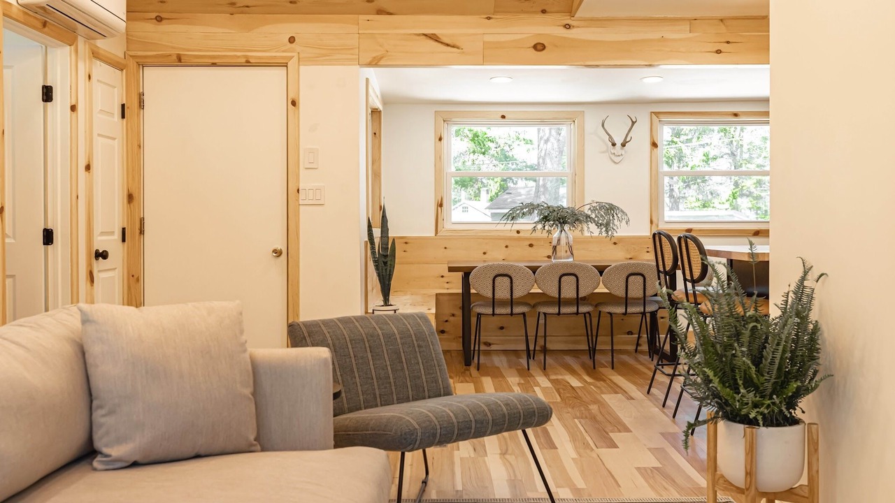 Photo of Livingroom in Greentown