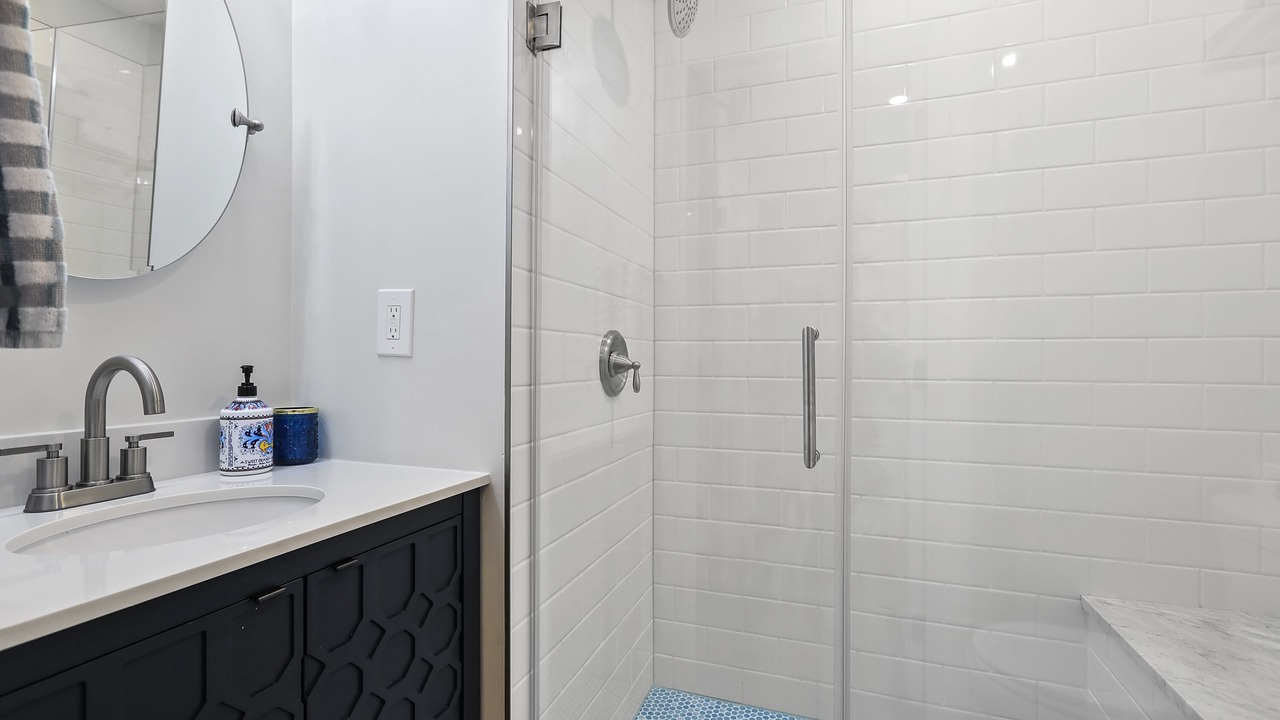 Photo of Bathroom in Wall